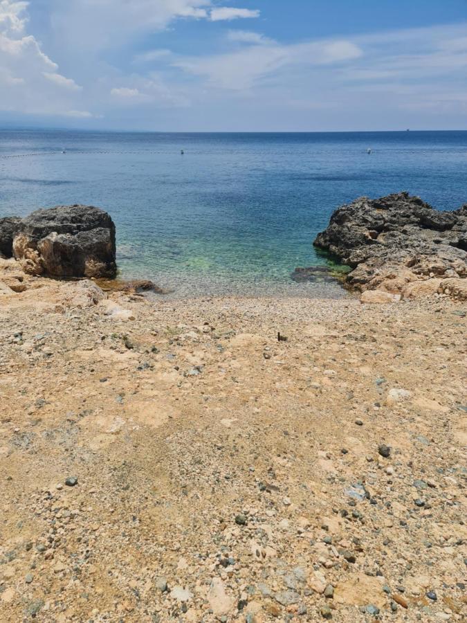 マクタン 1Br Oceanfront At Arterra, Fast Wifi, Nflix, Kitchenヴィラ エクステリア 写真
